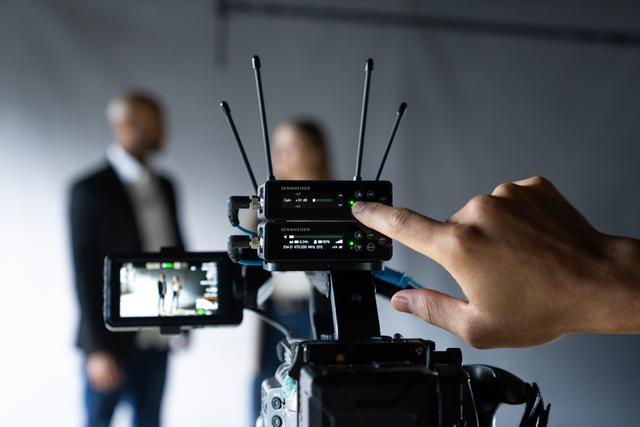 EW-DP_Product_Shot_In_Use_25